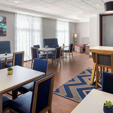 Hampton Inn Fairmont-3